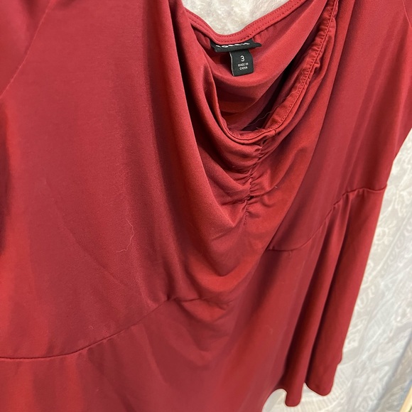 MAROON RED TOP TIE STRAP ROUCHED CLEVAGE OFF COLD SHOULDER TORRID 3 3X EUC PLUS - Picture 6 of 9